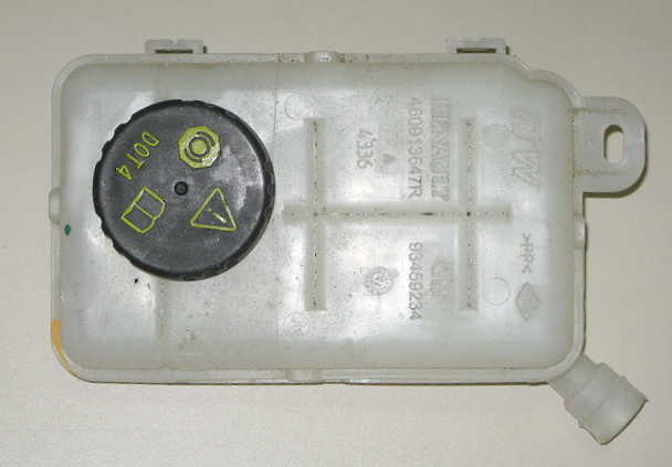 Fiat Talento Bremsflüssigkeitsbehälter