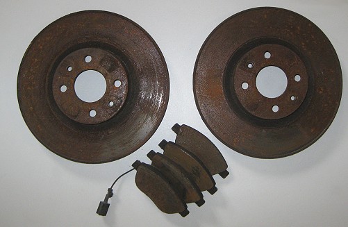 Fiat Bravo 198 belüftete Bremsscheiben mit Belägen vorne