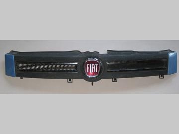 Fiat Panda Kühlergrill mit Firmenlogo - Emblem Fiat Nr.: 735353899