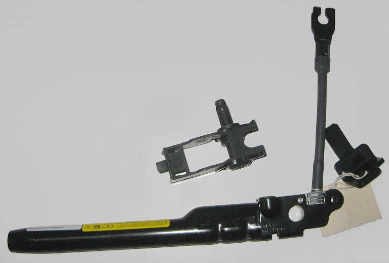 Alfa Romeo Giulia Gurtstraffer vorne links