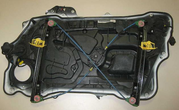 Lancia Ypsilon Türinnenverkleidung mit Steuergerät