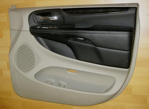 Lancia Voyager 2.8 CRD Diesel Türverkleidung