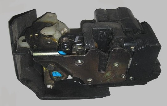 Alfa Romeo 156 Türschloss vorne links