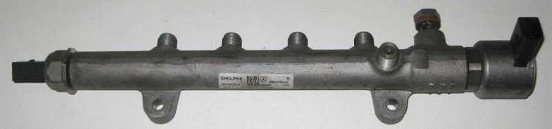 Mercedes Benz Einspritzleiste A6510700495