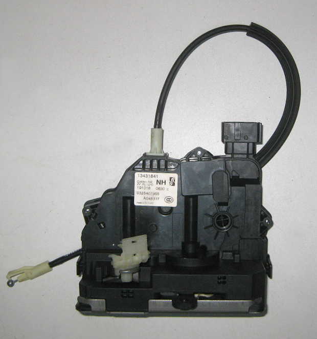 Opel Corsa E Türschloss vorne links Nr. 13431841